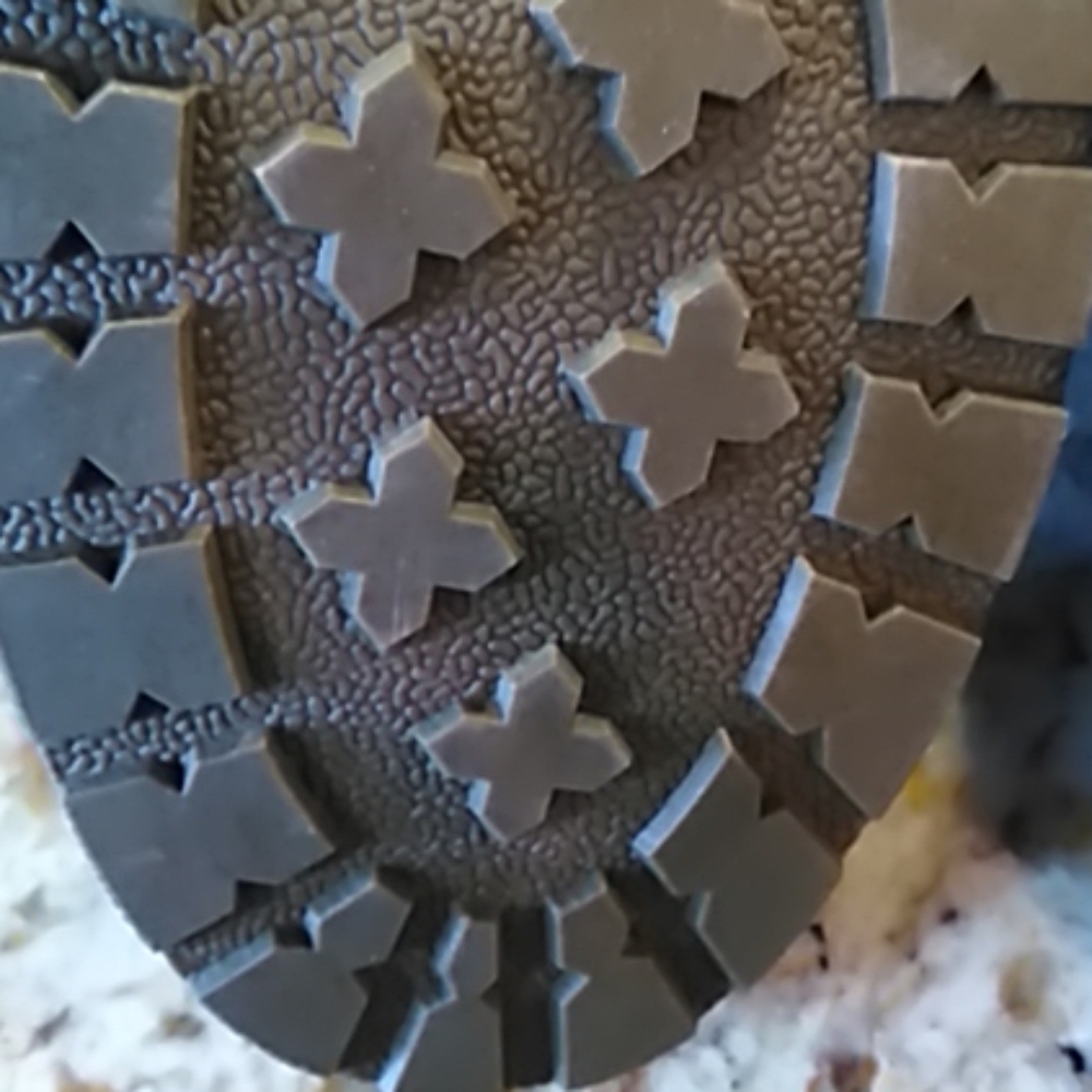 Shoes - Picture 5 of 7